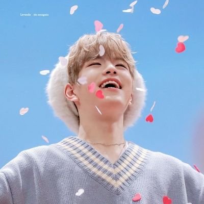 • I do not have a dream, I have a plan🦋
• Stray kids: Stay.