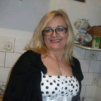 Hola señor y señora soy una persona física capaz de conceder préstamos a una tasa del 2% para cubrir sus necesidades económicas o para ayudarle a llevar a cabo