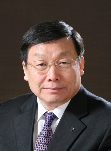 부산YMCA사무총장으로 재직중이며, 부산의 메이저 12단체로 구성된 부산시민단체연대 상임대표로, 시민사회의 영역을 넓히는 일에 헌신 중이다.