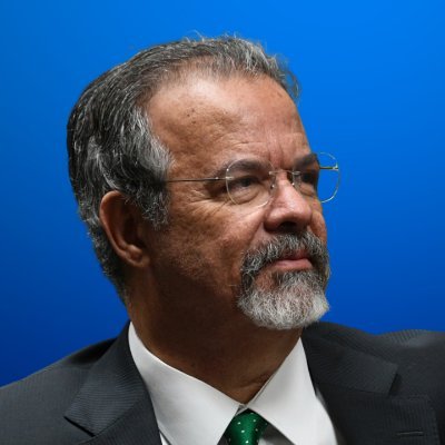 Ex-ministro da Reforma Agrária, Defesa e da Segurança Pública do Brasil. Twitter oficial.