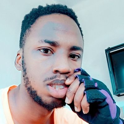TDrifin's profile picture. I am born one boy from amother🇷🇼 of two girls ,I got raised by a single mother,I am a hustler of his own ,I respect ma lane, God is ma faith
