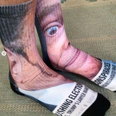 imanartist

would you like a fresh pair of news socks? (dm)