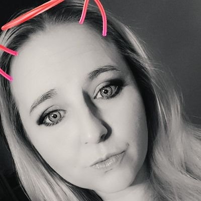 Hello my name is Stacey mostly streaming fortnite come join me on https://t.co/xxeG3hAy4X

I also do resin art as a hobby