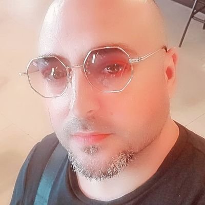 Pn8fG1ZmsSV00eA's profile picture. שניר כהן  זמר  🎤
בעבר שדר רדיו 📻 מנחה .מסקר .מראיין 🎙
ומנהל אומנותית את התוכנית מתארחים בטריבונה .
https://t.co/oP9xjfqYL3