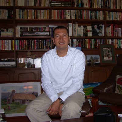 JennerGuzman's profile picture. Post-Industrial Knowledge Age school of thought. Los animales también son tu prójimo, ámalos como a ti mismo. ¡Más arroz por favor!