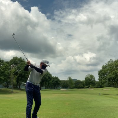 Twitter初心者で無言フォロー悪しからず😅 趣味は⛰登山と🏌️‍♂️ゴルフ❗️ ゴルフ⛳️🏌️‍♂️はキャリア40年近くですが、登山夢中でブランクがあり、20年前の絶好調時期に戻れるようアイアンを買い替え、日々努力中。ベスト74（39.35）20年前ですが、最近は90前後で悪戦苦闘中🤗