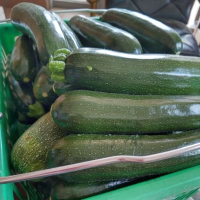 さいたま市緑区で、個人で野菜直売をしています。直売所は、(正門に対して)大門幼稚園の裏にあります。夏季営業時間は、火曜日、金曜日、午前8時30分～12時まで。売り切れ次第終了になります。