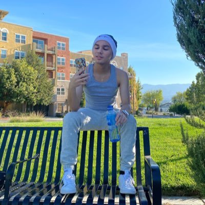 Feyd07798153's profile picture. :3 ;-; 💕