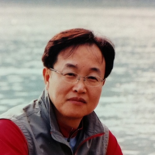 낮엔 광화문, 밤엔 암사동에서 주로 서식 중
하나님만을 두려워 하는 기독교에 가깝다 할 수 있고
세상사에 초연하고 싶으면서도 미련 많은 급여 생활자