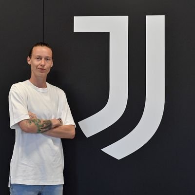 Football player at @juventusfcwomen and @equipedefrance
@d1Arkema 🥇🥇🥇
@uwcl 🏆
@barclaysfawsl 🥇
@supercopa 🏆