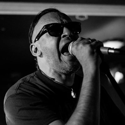Cantante en Diversión perdida punk rock 🎙 fútbol y punk rock , soy embajador Ⓜ️⚽️🎶😎