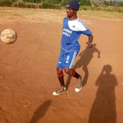 KissekaSharif's profile picture. Focused on L¥F£