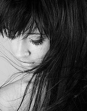 MiradaDiosa's profile picture. Она алмаз, который не могут купить даже цари. Она весь мир, хотя её обнимают двумя руками.