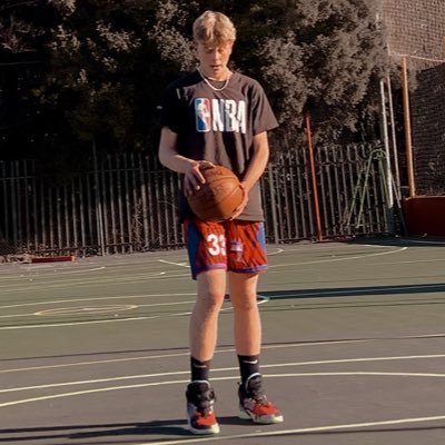 Oli01215090's profile picture. blessed...