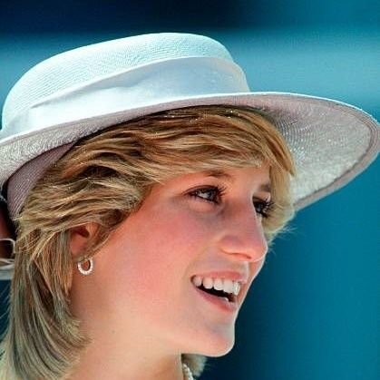 Anoodi_Alfadhel's profile picture. Rules of Life is : Peace , Humanity and Love ❤️ My family first . Princess of JULY 🩵 ♋️ @Alhilal_FC 💙