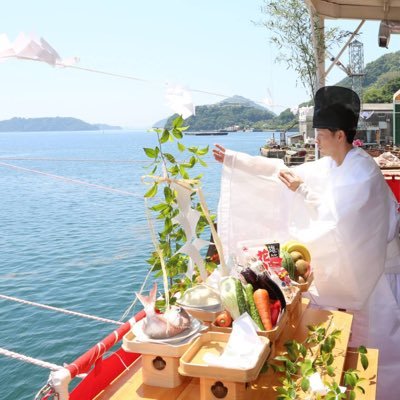 広島県大崎上島を中心にゲストハウス木江宿庭火・山尻シェアハウスChikara運営。人のご縁を紡ぐ仕事/趣味は卓球と料理。木江厳島神社神主、サイクリング、大崎上島町定住移住アドバイザーなどなど