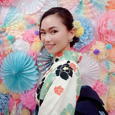 ✨ミセス・インターナショナル2017 top10✨
✨ミセスなでしこ日本2020 best8✨

🍴管理栄養士🍴

着物もドレスも大好き💕

Instagramがメインですが、ファッション、美容、料理などこちらでも発信していきます。