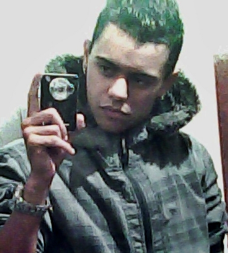 Simples, sincero e com um humor extravagante .Sou Assim.. Feliz acima de http://t.co/J2VSqG1ujp Deus na minha vida sou Eu mesmo.