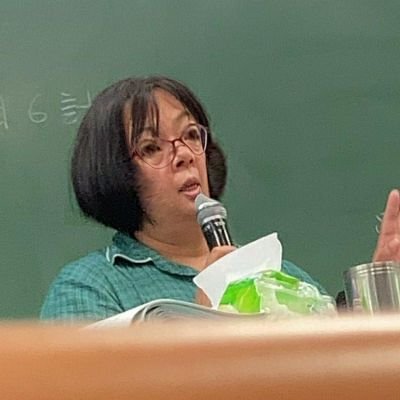 yn2bEluEDOC6v7W's profile picture. 