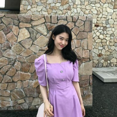 gyeommiluv's profile picture. introverted but willing to discuss books, movies and dramas.