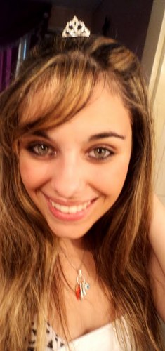 Gaúcha e Colorada.Gosto dos venenos mais lentos, das bebidas mais amargas, das idéias mais insanas, e dos sentimentos mais fortes.http://t.co/T56mqESMEy