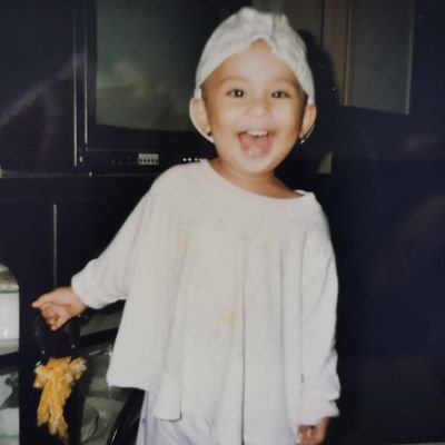 tijnarinif's profile picture. 