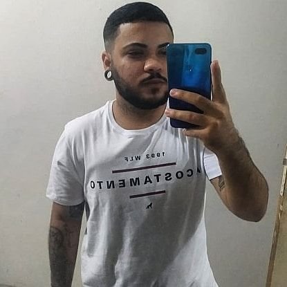 Boyceta, ex viciado em neosoro e ASS infantil, comunista sem esperança e pansexual deprimido