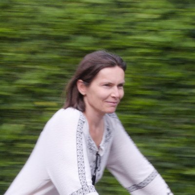 FredBienvenue's profile picture. Coprésidente @Lavilleavelo et administratrice @FUB_fr, membre @CollectifValve. Pour un partage de la rue favorisant la marche et le vélo 
Souvent à vélo 🚴‍♀