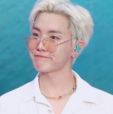 Mikrokosmo_B's profile picture. 00:00 you're gonna be HAPPY! 
#ARMY 💜
#BTS