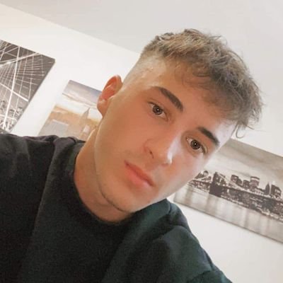 new to twitter so follow back please😅
cheltenham lad 🏴
fast cars/football/call of duty 🤟🏽