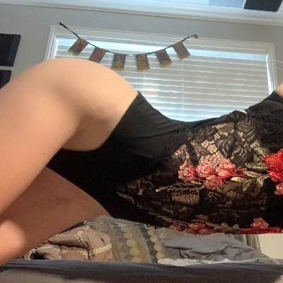 Skylerrose007's profile picture. |18+|onlyfans: https://t.co/10VJN9bggZ… 🥀| requests?| small college redhead