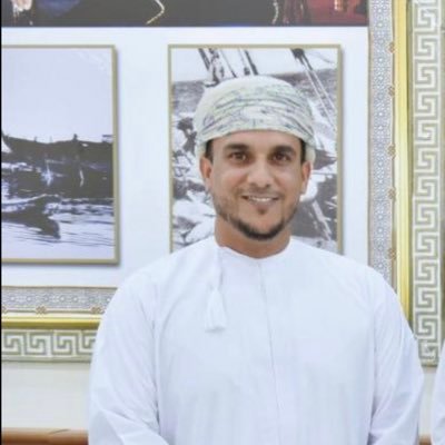 ولا تُصاحِب إلا من تُسعِدك صُحبته، وعاشِر باقي النّاس بالحُسنى ♥️
