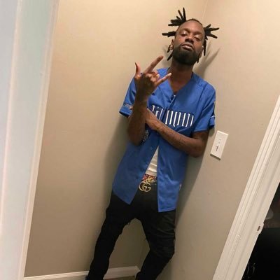 28 Artist Entrepreneur. :IG @highfashion448 @escomontanaa