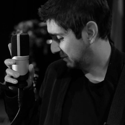 Músico chileno con Influencias de Rock& Pop. Su primera producción discográfica llamada Antes de Partir actualmente se desarrolla en el Single La espada de sal.
