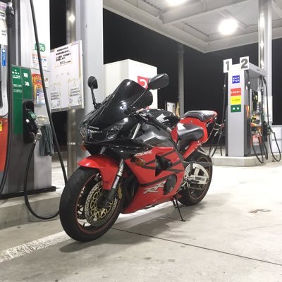 CBR954RR 、FZR400 3EN1に乗っています😊 バイク歴8年目の初心者ですが宜しくお願いします🤲