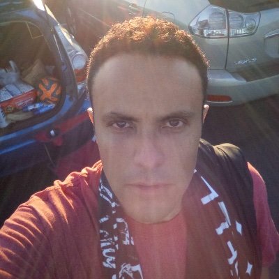 Maratonista, escritor amateur, soñador profesional. Lector de ocasión. Creo en Los Ángeles y en el reencuentro de las almas. Conspiranóico. Quiero si me quieren