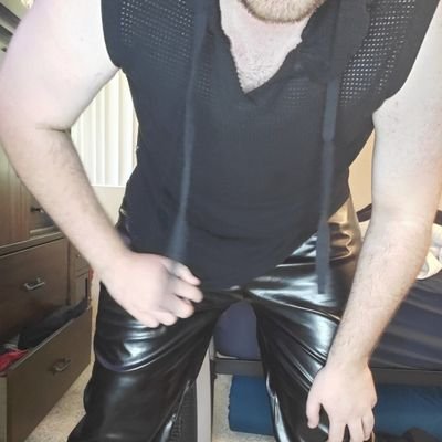 Just a guy into leather. Findom. Owner. 🔞