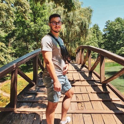 crisxdev's profile picture. 