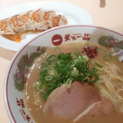オタク収集癖が治らない私&買い物大好き旦那さんの二人暮らし。部屋に物があふれる生活をどうにかしたくて #1日1捨 はじめました。
友達は呼べずともせめて実家の母親を呼べるくらいには汚部屋を片付けたい!