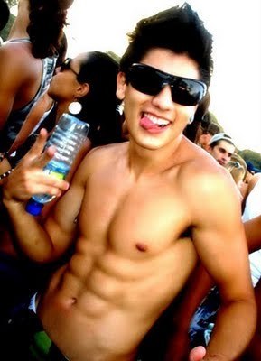 18 anos / SãoPaulino/ Solteiro / Modelo / Mais Conheçido Como Oliver / msn: milleroliver@hotmail.com.br