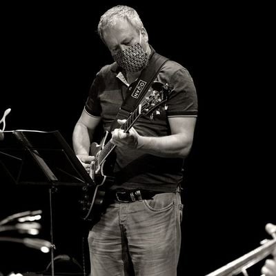 jgpinhe's profile picture. profe laico, físico no practicante, guitarrista aficionado