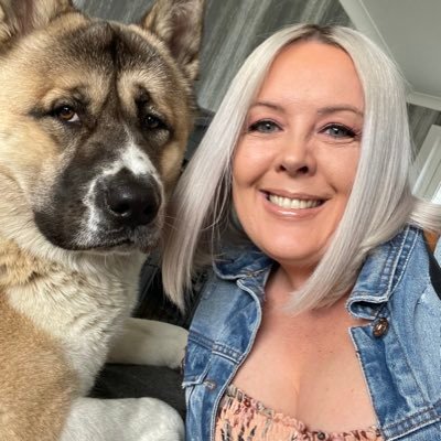 Loves crisps, football, @the1975, finding my mojo via #TeamRH 🥔⚽️💃💛Scottish 🏴