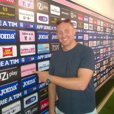 The official Twitter profile for me. Mostly talk about football (Arsenal and Palermo) and food. Comms Director at Skyscanner - ex Comms Lead @TwitterUK