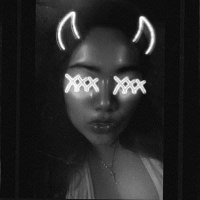tiklaah's profile picture. 90's baby.