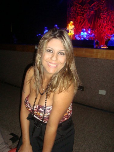 Sou igual uma montanha russa!! vivo a vida em altos e baixos ...e c intensamente !! prefiro ser odiada por ser eu mesma do q amada por ser quem eu n sou !!