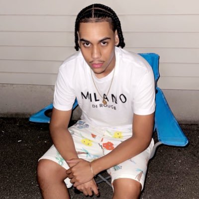 Randy_r1221's profile picture. 