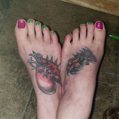 tattooed,size 9 feet, DD, I've been told my toes cute AF! if you want to see my custom content come check out my onlyfans page!!