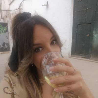 Maga en Sanguino-EU. Lunne#1507.
Podría sobrevivir a base de queso y cerveza 🧀🍺.
No me gusta la gente, pero estudié Turismo y ahora me gusta menos todavía.