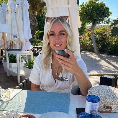 lisabell16's profile picture. 