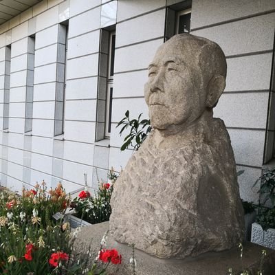 ハーブ宿根草のハナボウズ
2022年〜新規就農者です。草花を生産しています💐夜に思いつきツイートしがちです。
父ボウズがメインでtweet

作業中はPodcastよく聴きます。グンマー